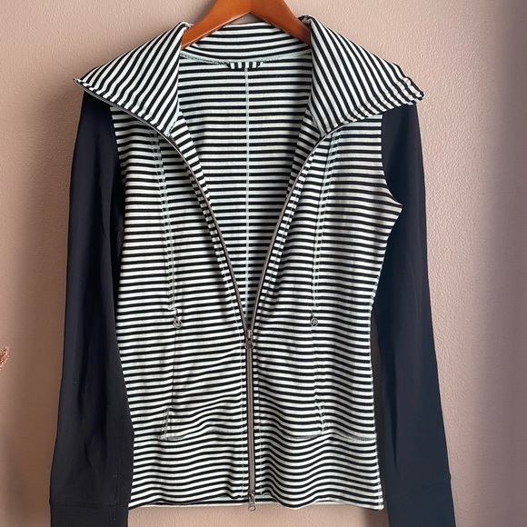 Lululemon Jacket Women’s Size 4 Blue Green Stripe Daily Yoga Jacket - Picture 4 of 9